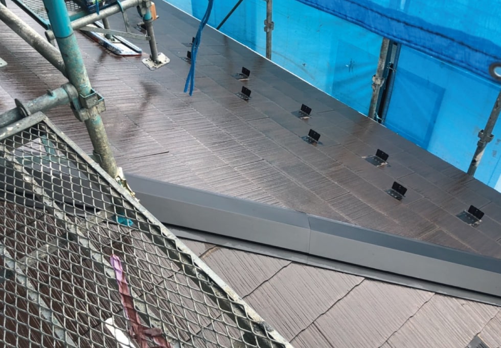 T様邸、コロニアル屋根の下塗り完了写真