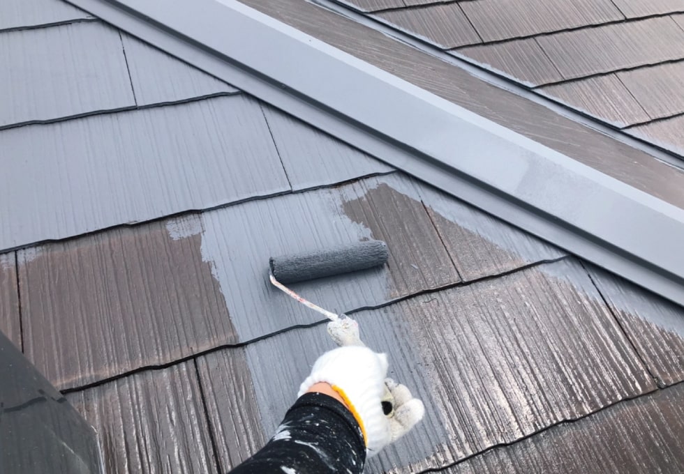 T様邸、コロニアル屋根アミコート塗装の様子