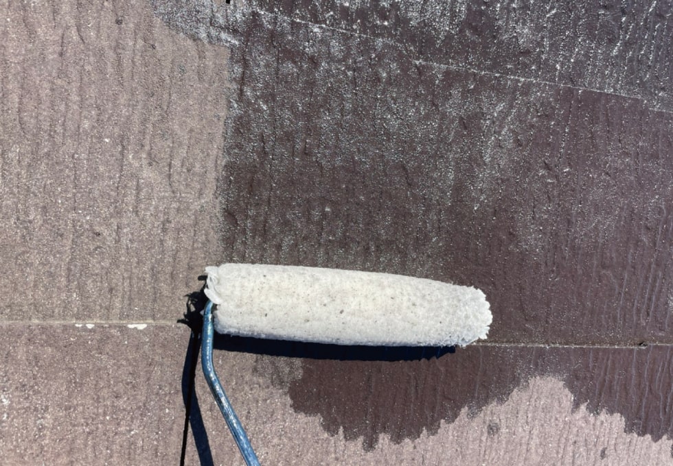 宮城県石巻市I様邸。屋根：エポキシプライマー処理の様子