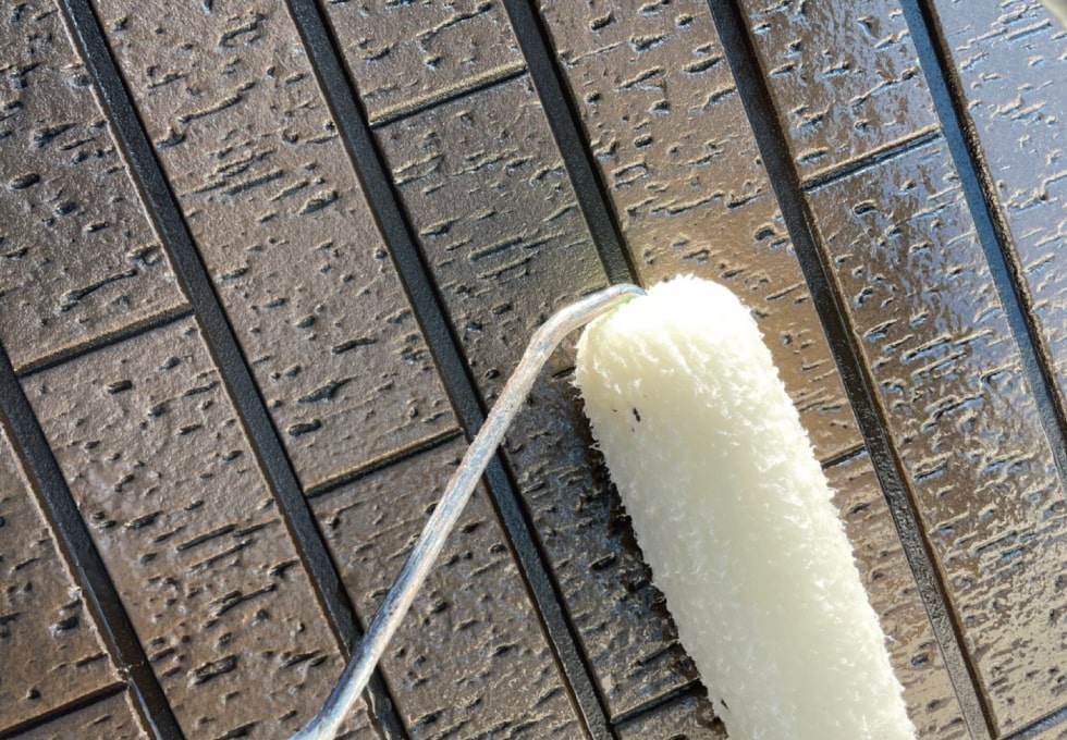 宮城県石巻市I様邸。屋根：UVクリア塗装の様子