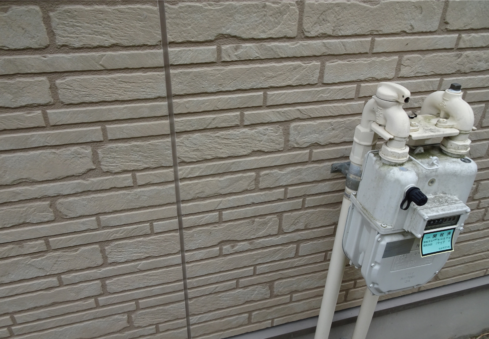 泉区K様邸。UVクリア塗装を施す前の外壁の写真