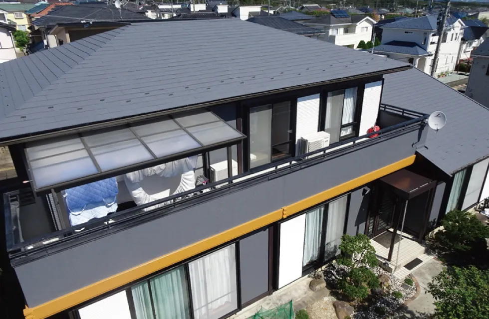 仙台市青葉区S様邸、施工後（外観・上記いから屋根部分撮影）